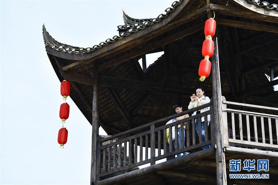 （新華全媒頭條·圖文互動(dòng)）（20）從人民中汲取磅礴力量——習近平總書(shū)記同出席2020年全國兩會(huì )人大代表、政協(xié)委員共商國是紀實(shí)