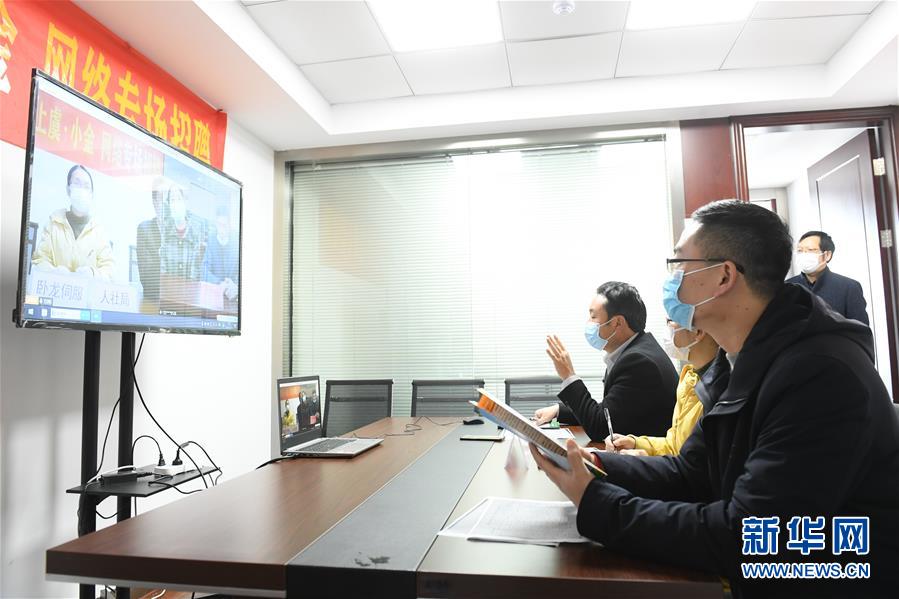 （新華全媒頭條·圖文互動(dòng)）（18）從人民中汲取磅礴力量——習近平總書(shū)記同出席2020年全國兩會(huì )人大代表、政協(xié)委員共商國是紀實(shí)